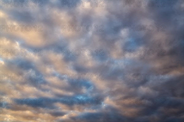 Coloured stratocumulus cloud