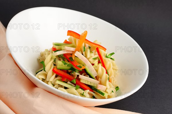 Salad with pasta and vegetables