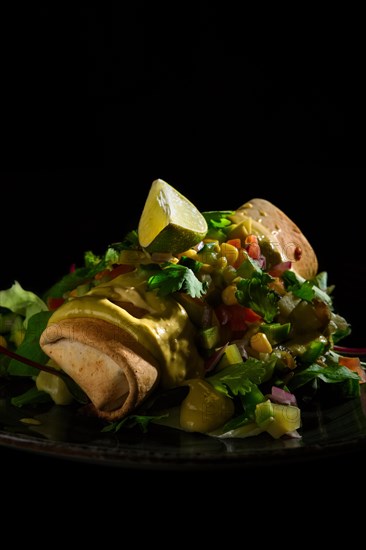 Tostada with beef garnished with pepper