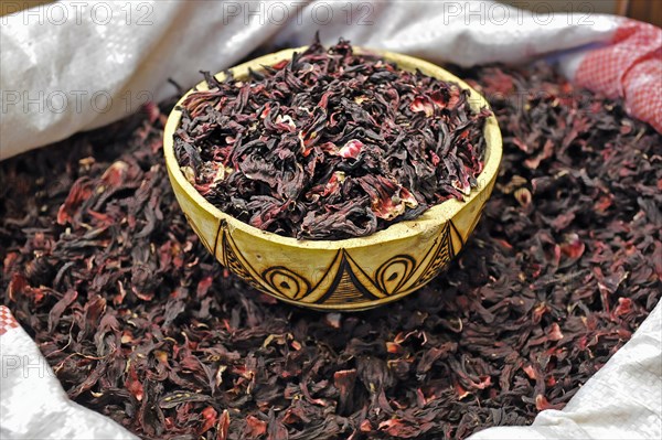 Hibiscus flowers for tea preparation in a display