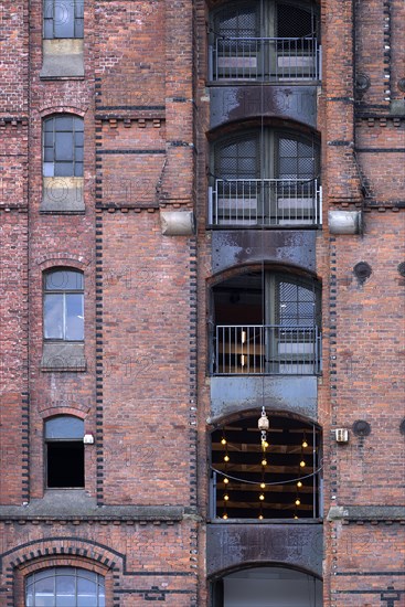 Loading openings of a warehouse in the Speicherstadt