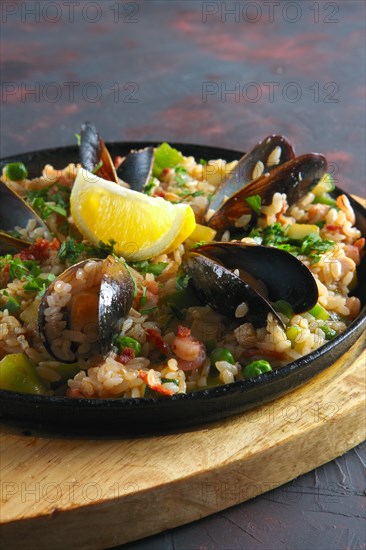 Selective focus photo of spanish paela with shrimps and mussels