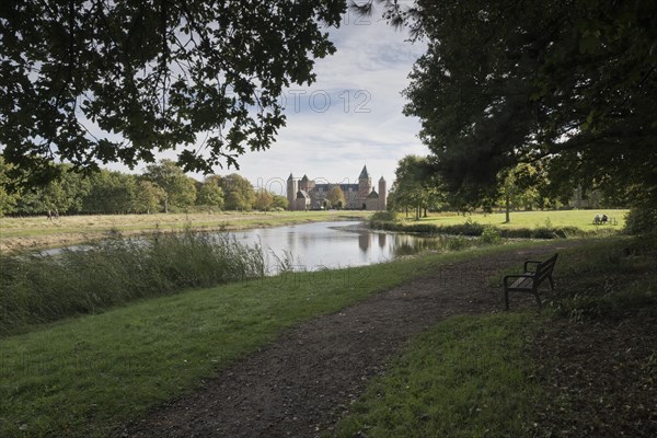 Park and Kasteel Westhove