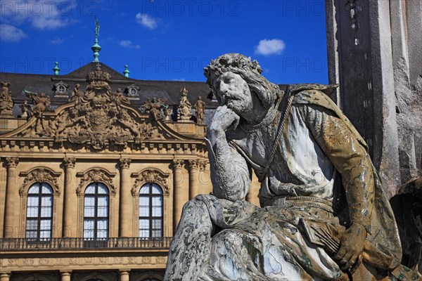 Walther von der Vogelweide statue