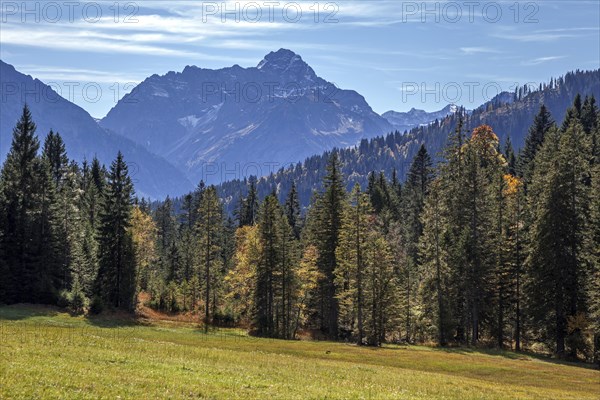 Autumn landscape below Engenkopf