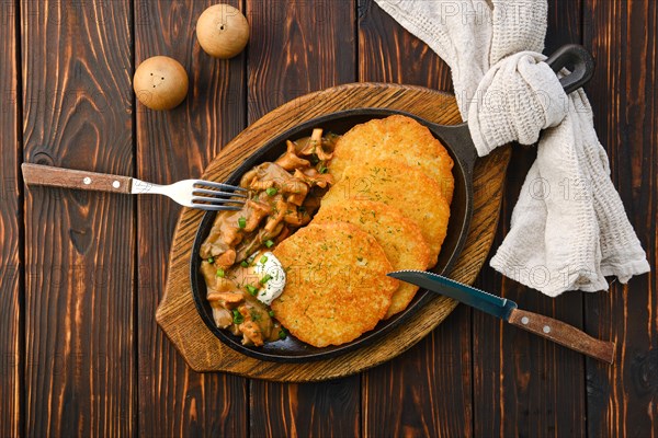 Cast iron skillet with fried chanterelles