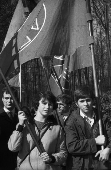 Good Friday 1945 the forest in Rombergpark was a place of crime. The commemoration of the Nazi crimes here on 23. 3. 1967 in Dortmund Bittermark a demonstration against neo-Nazism