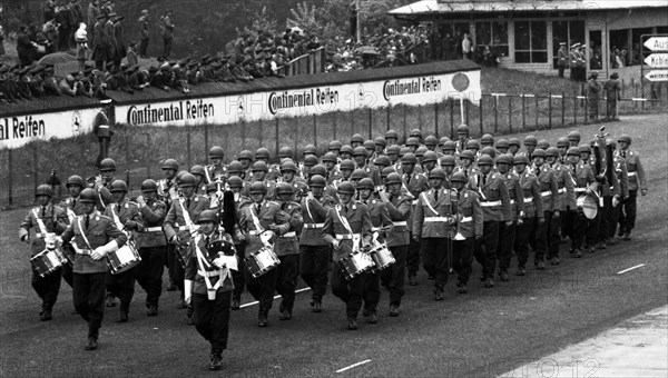 Parade of the Bundeswehr on the 20th anniversary of the founding of NATO in April 1969 at Dortmund Airport