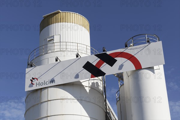 Silo with logo of Holcim AG