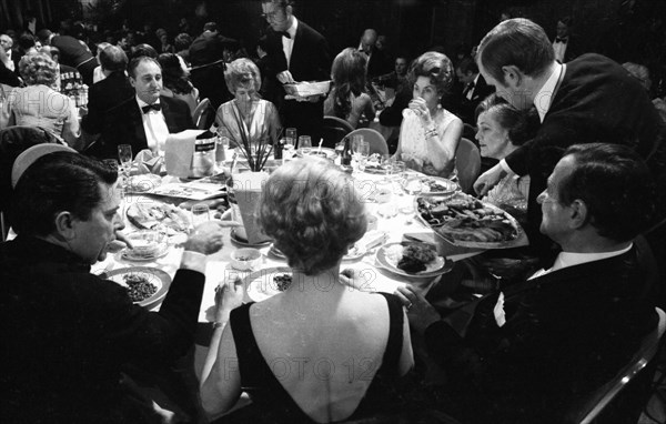 Banquet and ball at the Duesseldorf Hilton Hotel in 1966 accompanied by protest with reference to misery and terror in Brazil