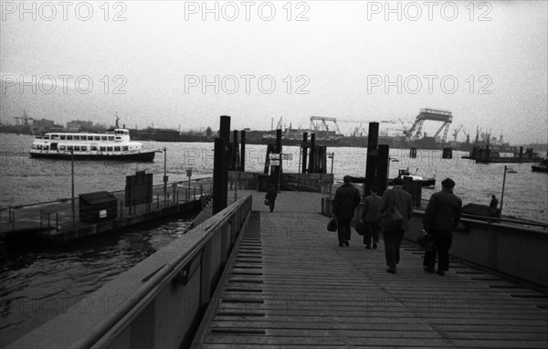 Work at the Port of Hamburg and Howaldtswerke Hamburg