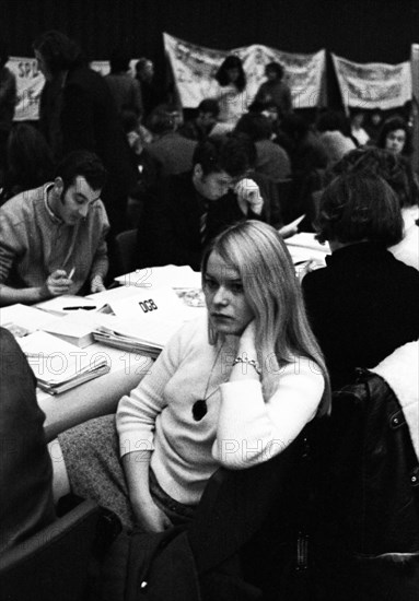 The Young Socialists had invited to a congress for apprentices on 28 November 1970 in Duesseldorf under the motto: Training instead of exploitation