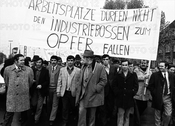 Employees of the Duesseldorf -Reisholz steel and tube works demonstrated on 6 November 1973 in Langenfeld-Immigrath against the loss of jobs