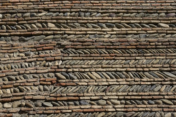 Wall of pebbles and bricks