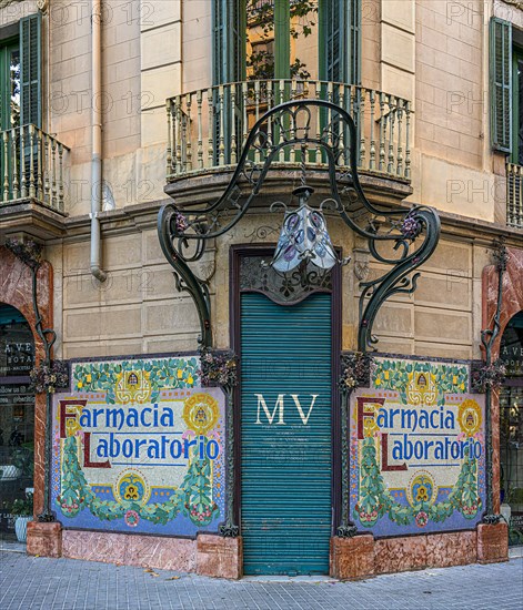 Decoratively designed entrance to a farmacia