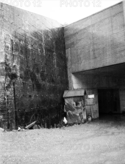 Government representatives with their vehicles in 1966 during a police check at the hitherto secret atomic bunker of the Federal Government in the Ahr valley