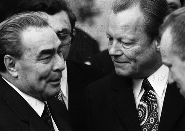 The visit of the Soviet head of state and party leader Leonid Brezhnev to Bonn from 18-22 May 1973 was a step towards easing tensions in the East-West relationship by Willy Brandt. Leonid Brezhnev at Gymnich Castle with Willy Brandt