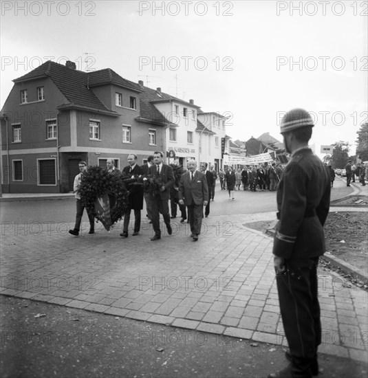 The shooting of Cologne sailors Max Reichspietsch and Albin Koebes on 5 September 1917 in Cologne-Wahn for mutiny prompted youth associations to protest and lay a wreath in commemoration after 50 years