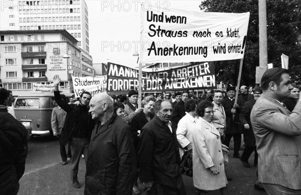 The 2nd meeting of Chancellor Willy Brandt with GDR MP Willi Stoph on 21 May 1971 in Kassel was accompanied by a large number of statements for and against the Brandt government's policy of detente