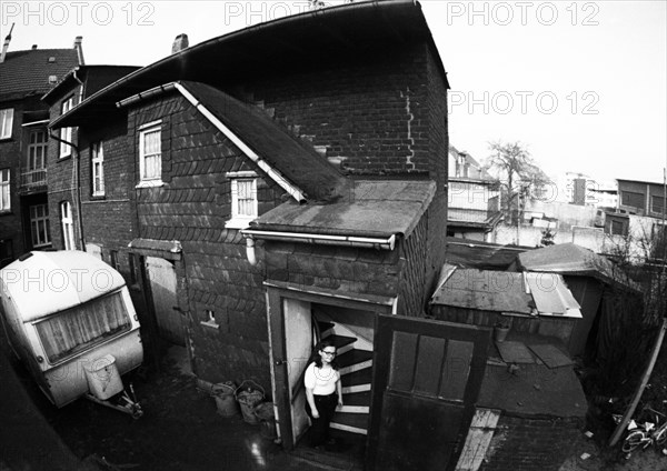 Despite the rather dilapidated condition of the colliery housing estate - here on 26 February 1973 in Bottrop - the RAG company was planning rent increases for its tenants