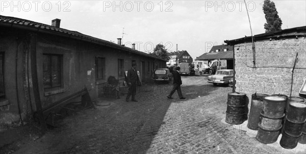 The report in a daily newspaper in Duesseldorf in 1968 about rent-seeking by Turkish workers aroused the pastor of the Protestant church. The report in a daily newspaper in Duesseldorf in 1968 about the rent control of Turkish immigrant workers aroused the pastor of the Protestant church