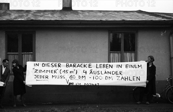 The report in a daily newspaper in Duesseldorf in 1968 about rent-seeking by Turkish guest workers aroused the pastor. The pastor of the Protestant church was agitated and called on his congregation to protest. Protest of the church congregation