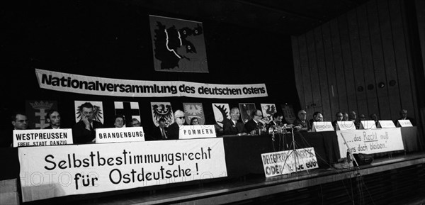 The Aktion Widerstand and the Gemeinschaft Ostdeutscher Grundeigentuemer