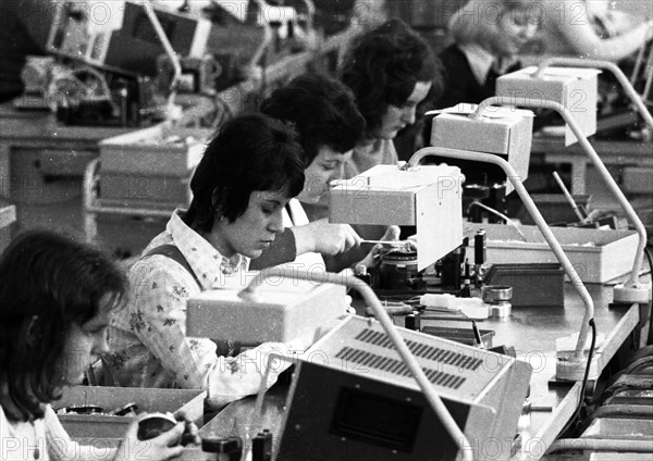 Women's workplaces at Siemens on 22. 11. 1973 during the production of telephone sets in Bocholt