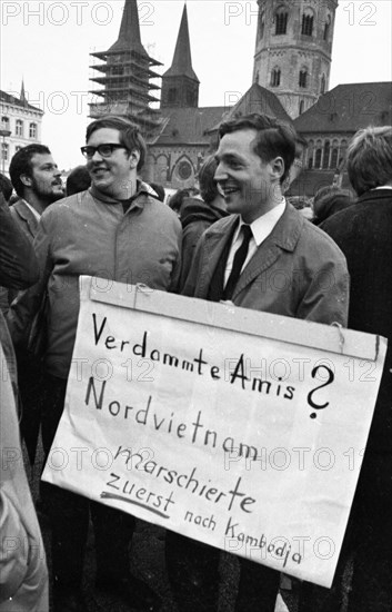Predominantly students demonstrated for a Hands Off Laos in Bonn in 1970 against the deployment of the US army in Indochina. Opponents of the protest