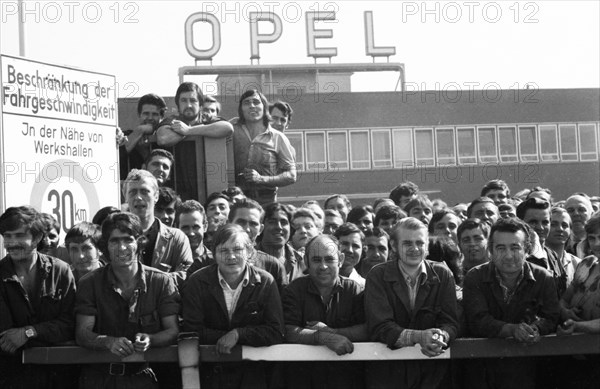 Events and milieu in the Ruhr area in the years 1965 to 1971. Bochum. Opel workers on strike in September 1969