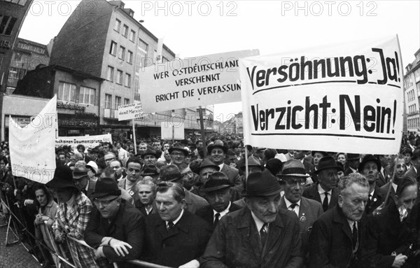 An expellees' rally on 30 May 1970 in Bonn with the NPD