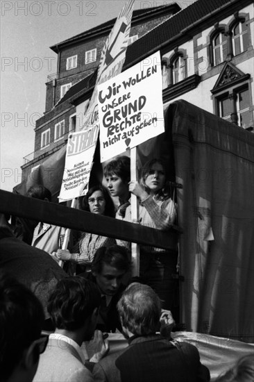 The Ruhr Action against the Emergency Laws in 1968 turned against the emergency legislation with numerous local actions by students