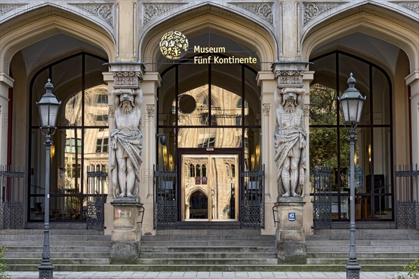 Portal and loggia with monumental atlases of the Museum Fuenf Kontinente