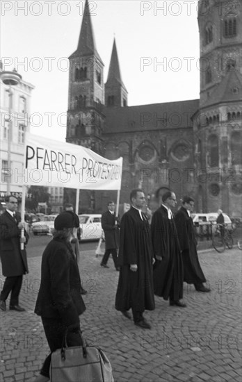 Those who support the Vietnam War betray the gospel of love. Pastors protest. With these slogans and sometimes wearing their robes