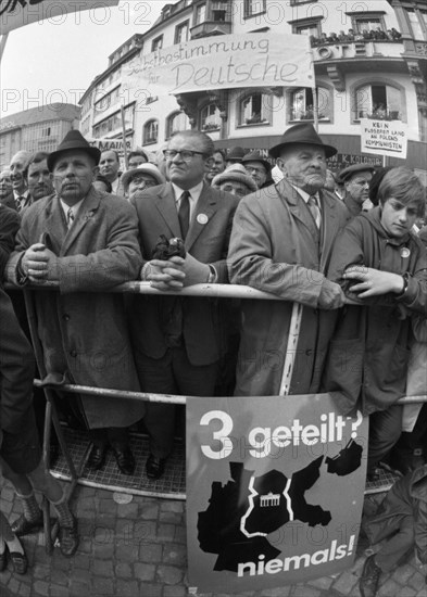 An expellees' rally on 30 May 1970 in Bonn with the NPD