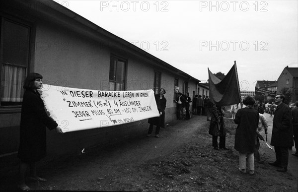 The report in a daily newspaper in Duesseldorf in 1968 about rent-seeking by Turkish guest workers aroused the pastor. The pastor of the Protestant church was agitated and called on his congregation to protest. Protest of the church congregation