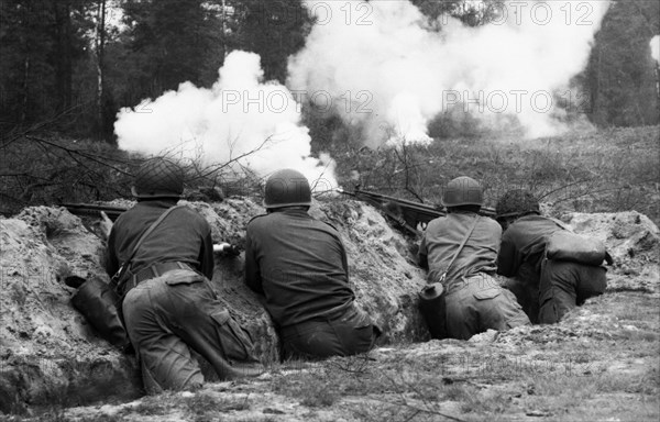 The basic training of conscripts in 1965 in a barracks in Dortmund and on a military training area in the Lueneburg Heath