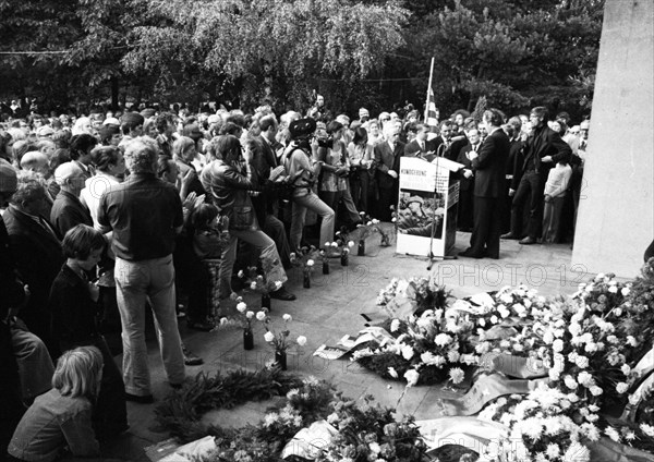 The traditional commemoration ceremony Flowers for Stukenbrock