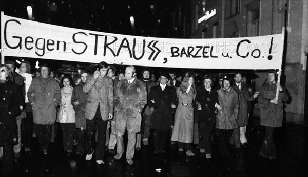 Supporters and friends of the SPD/FDP government coalition demonstrated in Bonn on 26 April 1972 with a torchlight march and rally in favour of the government and the ratification of the Eastern treaties