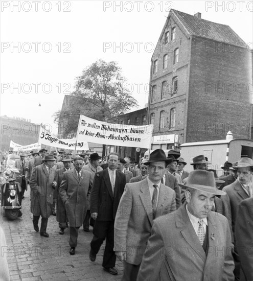 The traditional 1 May 1958 parade of the DGB. here in Hanover