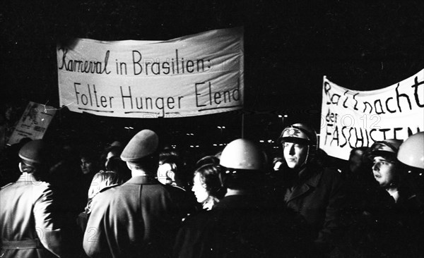 Several hundred students from the University of Duesseldorf gathered in front of the Hilton Hotel in 1971 to protest a banquet in the face of hunger and oppression in Brazil