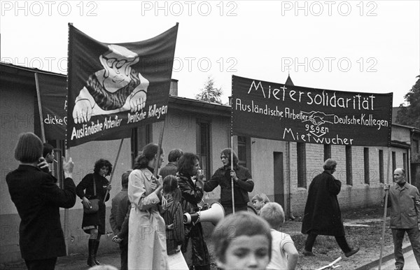 The report in a daily newspaper in Duesseldorf in 1968 about rent-seeking by Turkish workers aroused the pastor of the Protestant church. The report in a daily newspaper in Duesseldorf in 1968 about the rent control of Turkish migrant workers aroused the pastor of the Protestant church