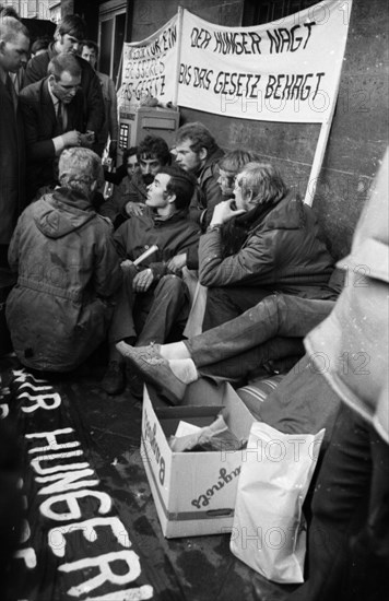 The hunger strike by students at the University of Applied Sciences in Dortmund in 1966 was directed against changes to the Higher Education Framework Act