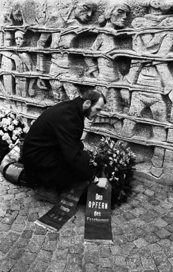 The honouring of the dead by the Nazi regime on Good Friday 1945