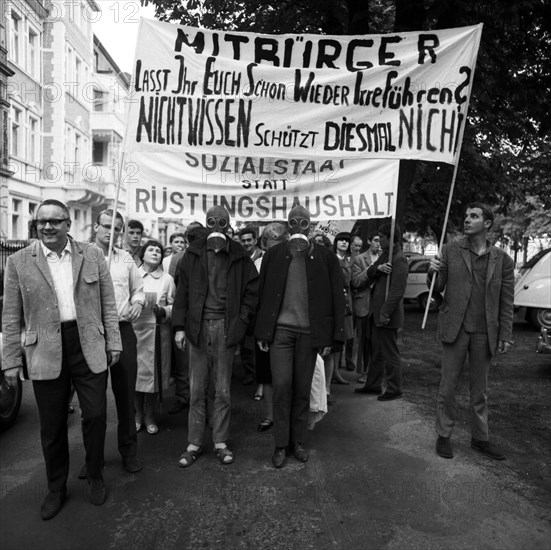 Many thousands of people gathered in Bonn on 11. 5. 1968 for the March on Bonn to protest against the emergency laws