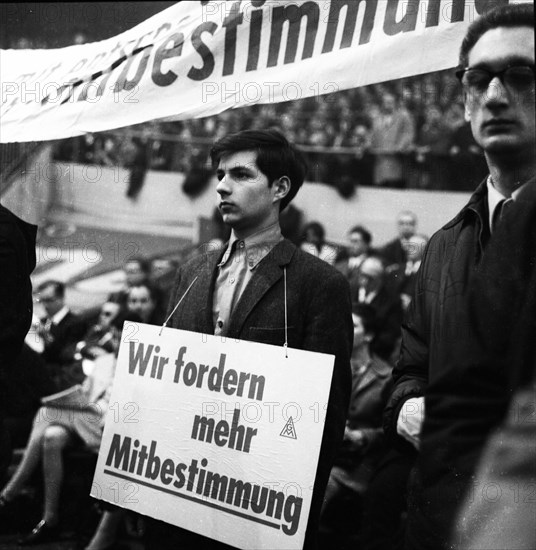 Trade union activities in the years 1965 to 1971 on the subject of co-determination and Montanmitbestimmung in the Ruhr area