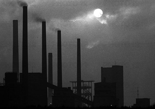 The Ruhr area in the summer of 1973 - here on 6-8 August 1973 - in Dortmund and Essen. Coal and steel offered a different picture. Dortmund Hoesch in the early morning at sunrise