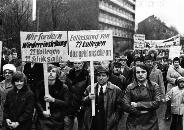 The dismissal of workers at the Mannesmann factory after a spontaneous strike not led by the union provoked protests by Mannesmann workers in Duisburg and other locations on 7 November 1973 and solidarity from workers at other factories