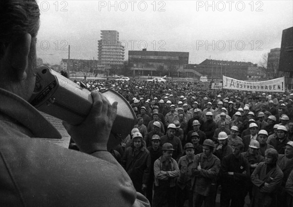 The detente policy of Willy Brandt and his SPD-FDP coalition was controversial. Spontaneously