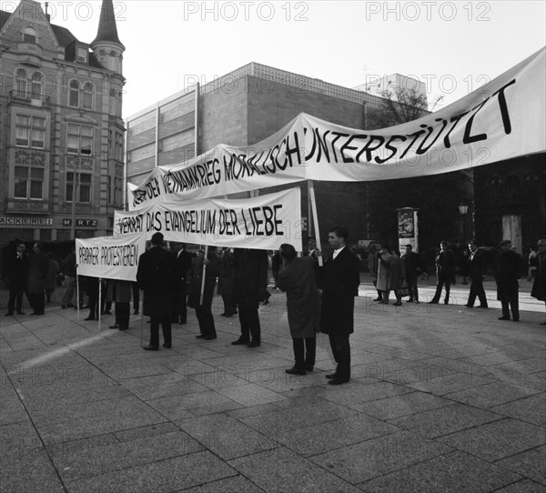 Those who support the Vietnam War betray the gospel of love. Pastors protest. With these slogans and sometimes wearing their robes